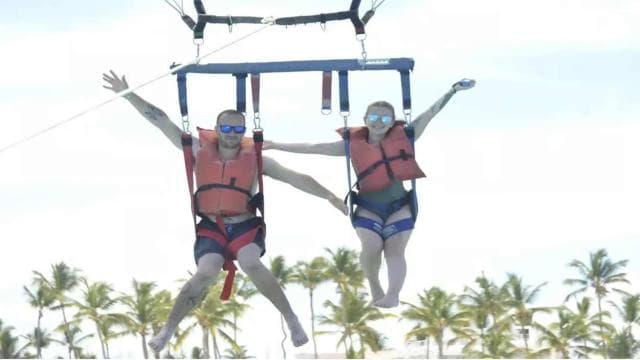 Punta Cana: Hotel Pickup and Parasailing Adventure