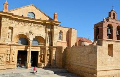 Santo Domingo: Colonial Zone Tour with Coffee & Chocolate