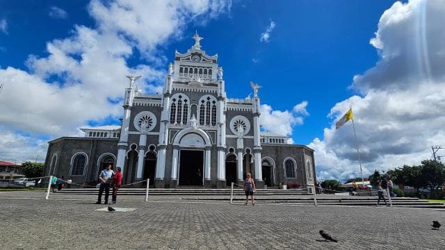 San José: Irazú Volcano, Orosi Day Tour & Lankester Gardens