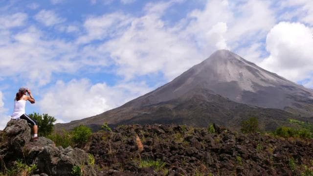 La Fortuna: Arenal Volcano, Lunch, & Hotsprings Morning Tour