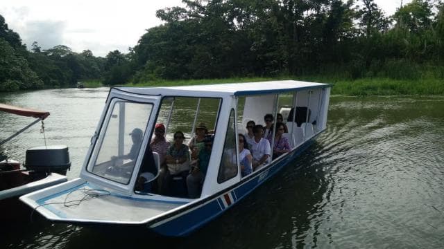 Puerto Limon: Half-Day Tortuguero Canals & Playa Bonita Tour