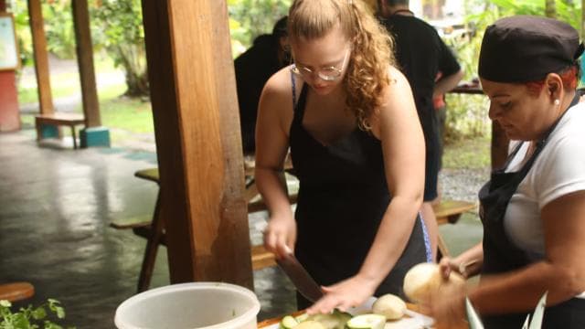 La Fortuna: Organic Farm Visit & Farm-to-Table Cooking Class