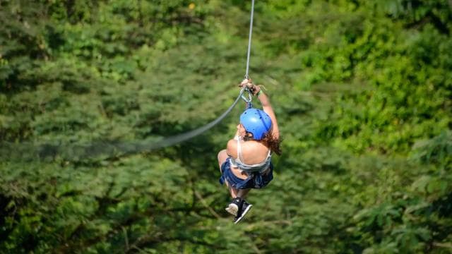 La Fortuna: Arenal Mundo Aventura Park 7 Zip-Lines Tour