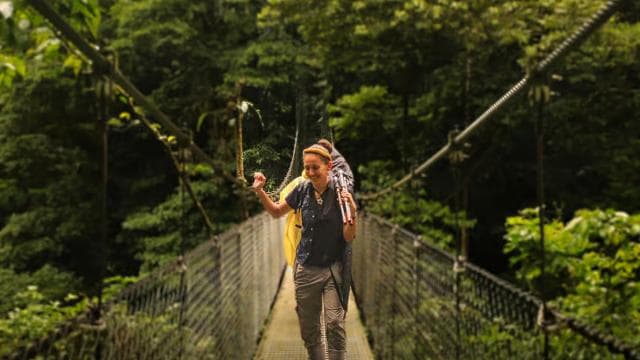 La Fortuna: Hanging Bridges and Zip Line Tour with Lunch