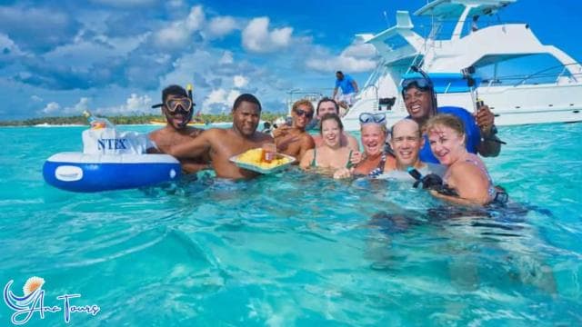Catamaran Tour to Saona Island with Tropical Buffet Lunch