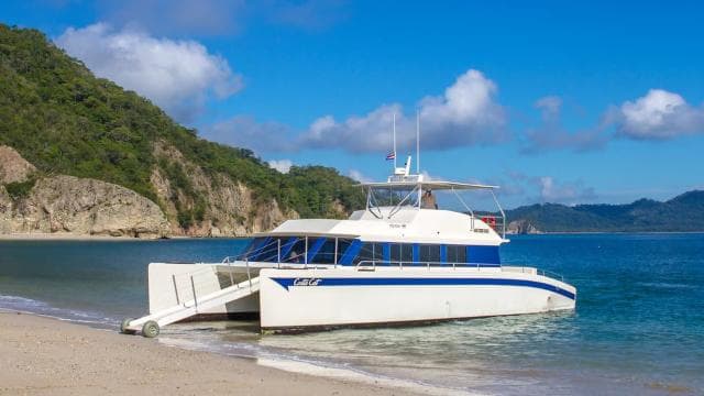 From Jaco: Tortuga Island Day Trip with Activities