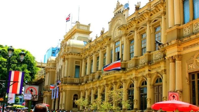 San José: Guided City Bus Tour With Lunch & Welcome Drink