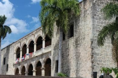Zona Colonial Hictorical Tour with a local artist