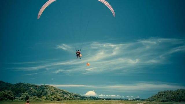 900 ft flight facing the Pacific Ocean & Tropical forests