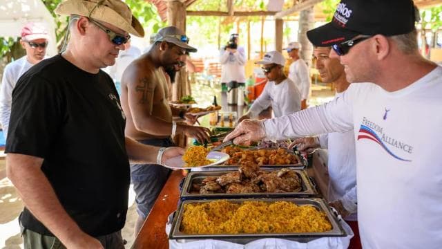 From Jaco: Tortuga Island Day Trip with Activities