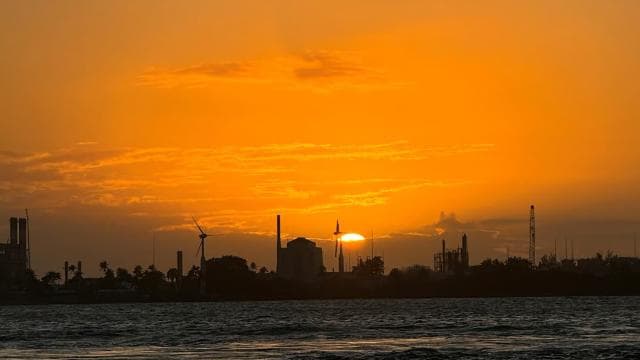 San Juan: Old San Juan Sunset Cruise with Drinks & Transfer
