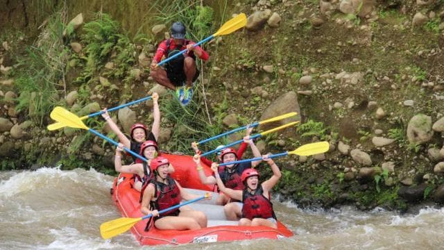 San Jose Rafting Class 3-4 with Connection to La Fortuna