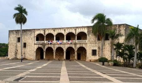 Santo Domingo: Small Group Tour with Cable Car from Bayahibe