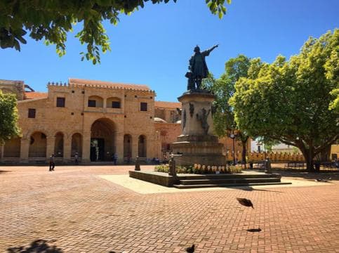 Santo Domingo: City & Shopping Tour from Bayahibe