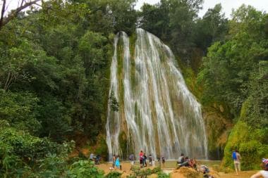 El Limón: Waterfall Horseriding Tour with Lunch