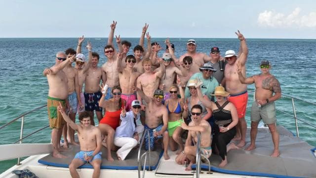 Enjoy 3 hours in the VIP Yacht Party Cruise with Open Bar