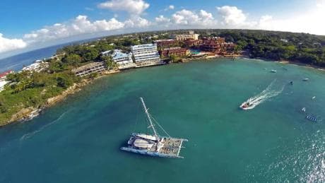 Sosúa: Catamaran Cruise with Snorkeling and Lunch