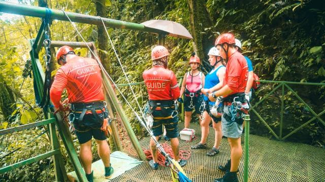 Vulcano Arenal: avventura nel canyon perduto