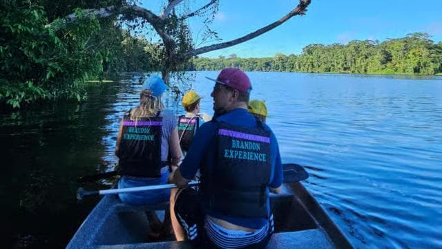 Tortuguero: Canoe tour through the Costa Ricans Amazons.