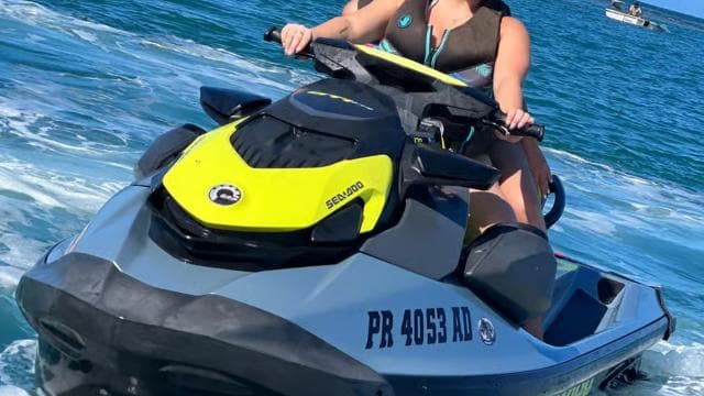 Hydroventure Luquillo: 1HR Guided Jet Ski Tour Las Picuas