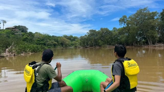Nosara: River Wildlife Safari by Raft with Transfer & Snack