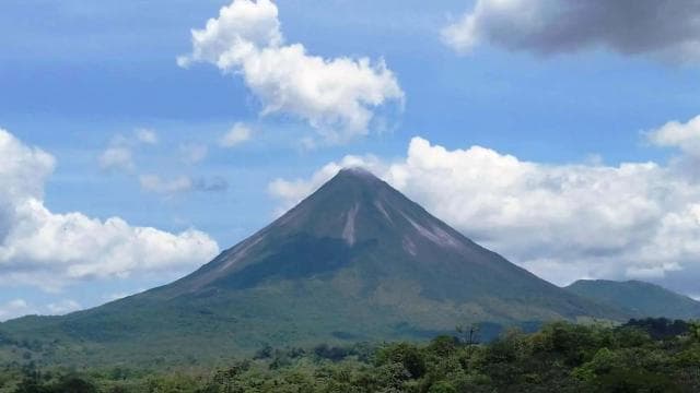 Jaco: Arenal Volcano, Fortuna Waterfall, & Hot Springs Tour