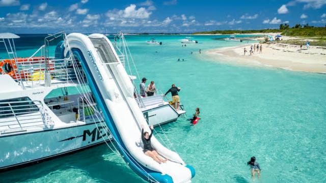 All Inclusive Snorkel and Slide Boat Tour: Icacos or Vieques