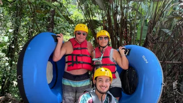 Río Celeste Tubing – Guided Adventure with Natural Pools
