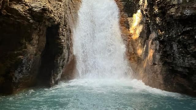Rincón de la Vieja: La Leona Waterfall & Tubing Private Tour