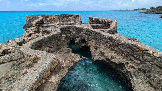 Santo Domingo: Los Tres Ojos, Boca Chica & More