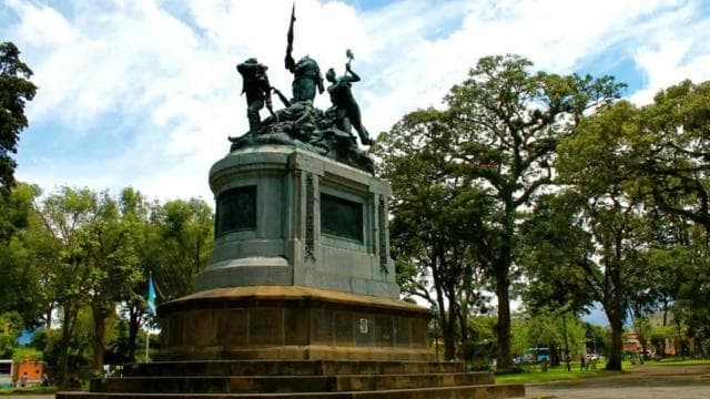 San José: Guided City Bus Tour With Lunch & Welcome Drink