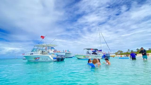 Fajardo: Private Half-Day Boat Charter to Icacos or Palomino