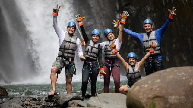 La Fortuna: Waterfall Rappelling and River Fun with Lunch