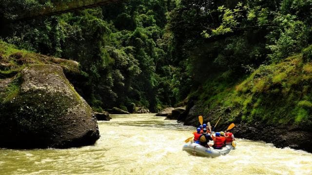 Costa Rica: The Adrenaline of the Pacuare Rapids