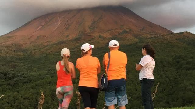 La Fortuna: Arenal Volcano and Waterfall Tour with Lunch
