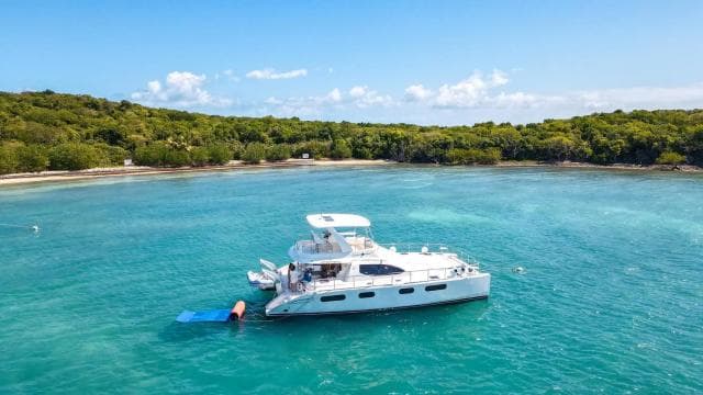 Fajardo: Private 47-F Catamaran Cruise with Drinks and Snack