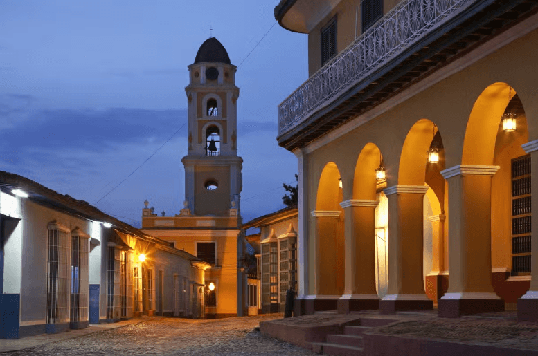 Free Tour of La Vigia Hill at Sunset