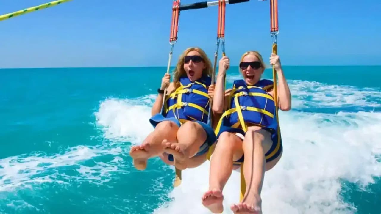 Parasailing Experience with Hotel o airbnb Pickup