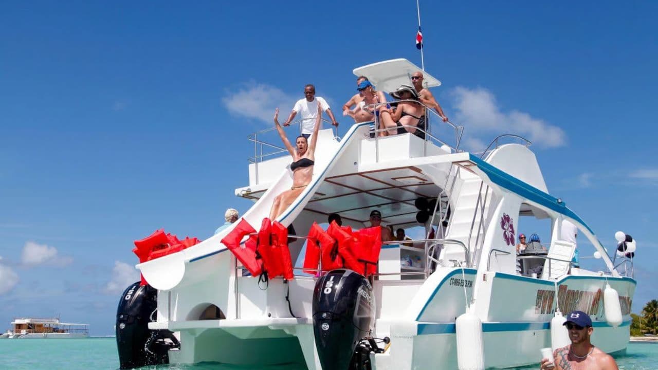 Punta Cana Boat Cruise and Snorkeling with Open Bar