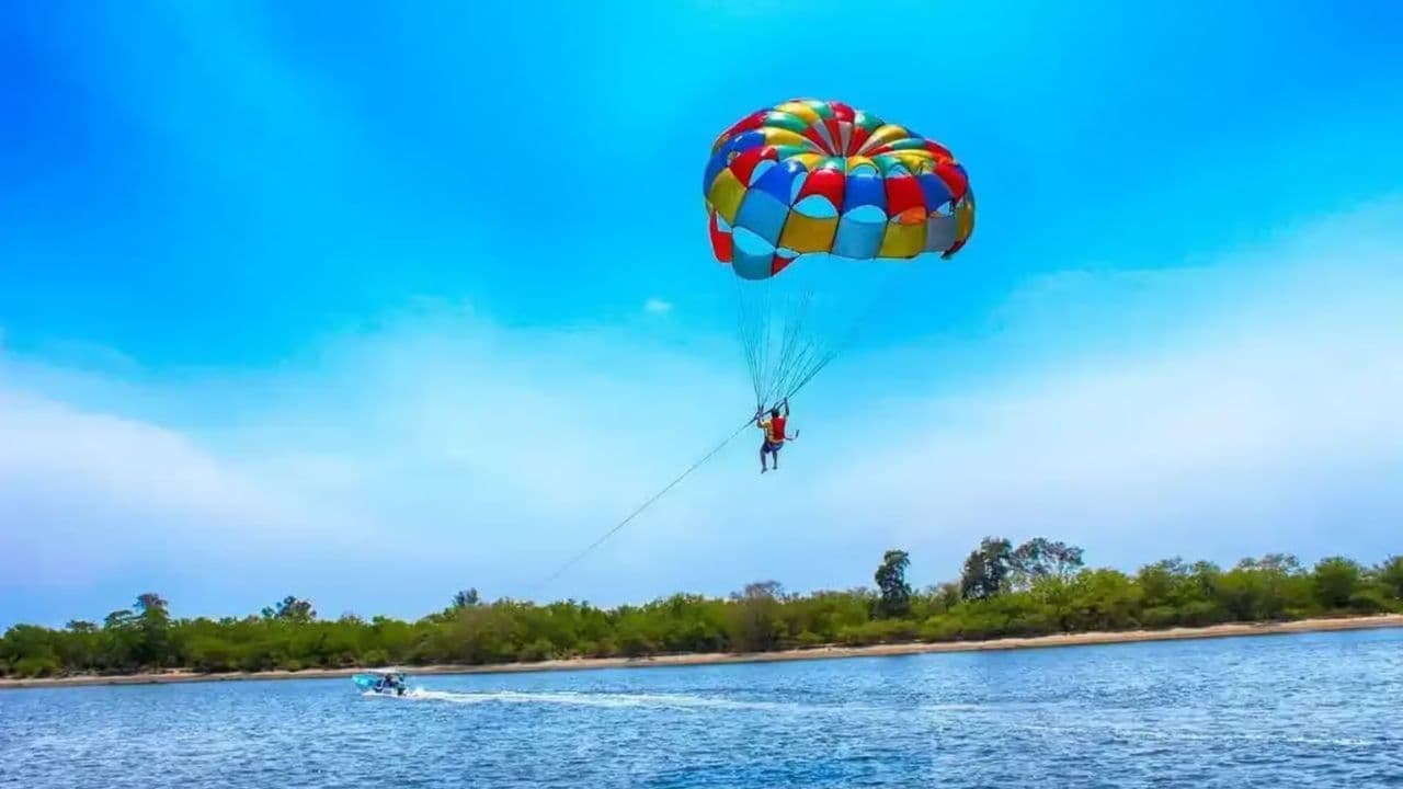 Parasailing Experience with Hotel o airbnb Pickup
