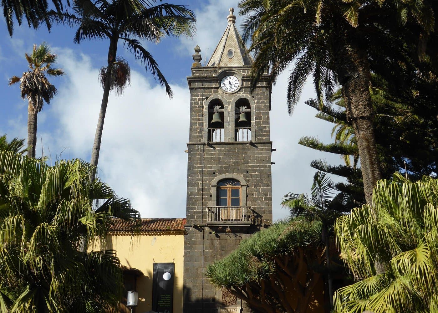 Full day tour visiting Santa Cruz, La Laguna and Anaga