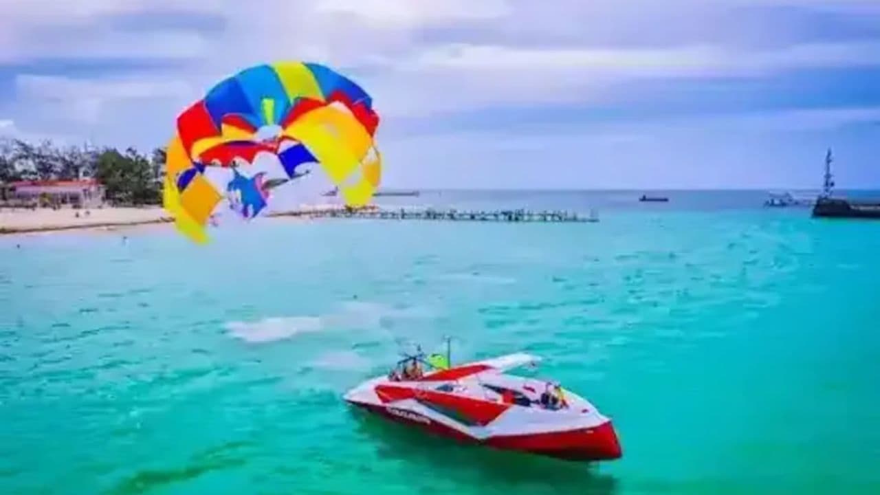 Parasailing Experience with Hotel o airbnb Pickup