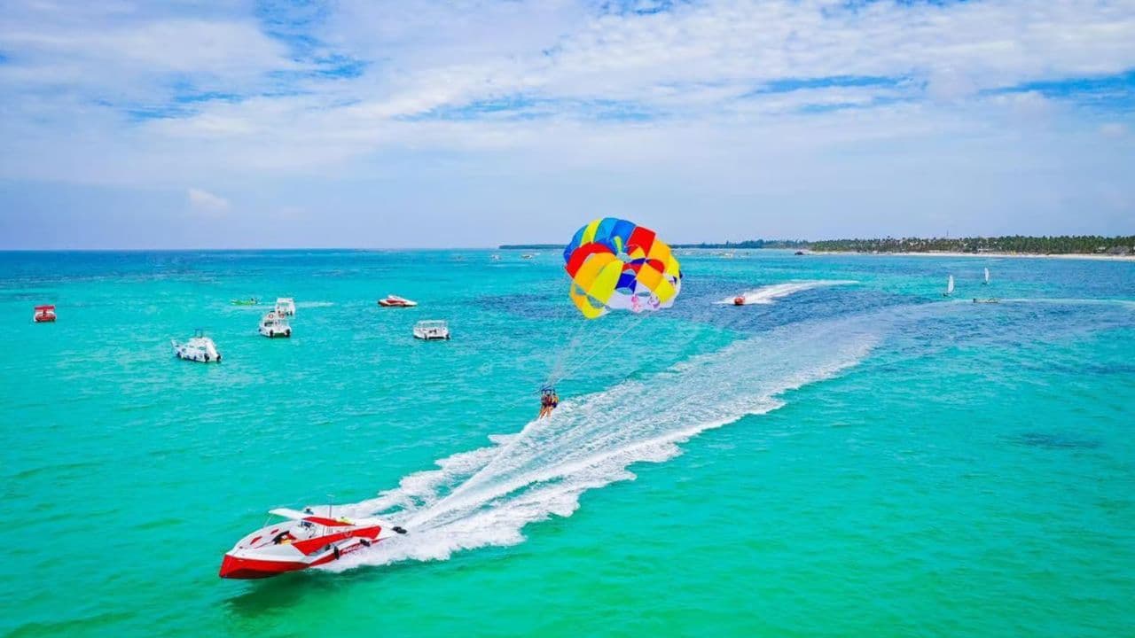 Punta Cana: Parasailing Adventure Adrenaline
